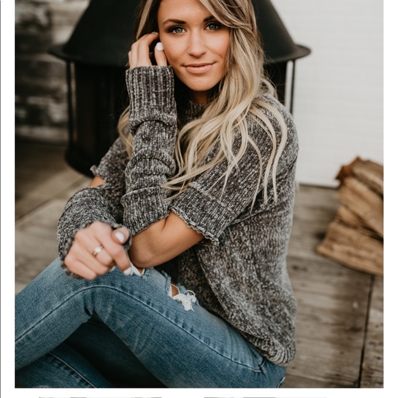 LAST 1️⃣ Chenille/ Velvet Yarn Open Elbow Sweater - Picture 2 of 7